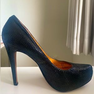 BCBGeneration Black BG-Parade Platform Faux Snakeskin Pumps Size 7M